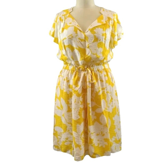 Adrianna Papell Dresses & Skirts - Adrianna Papell Yellow & white Dress size 16